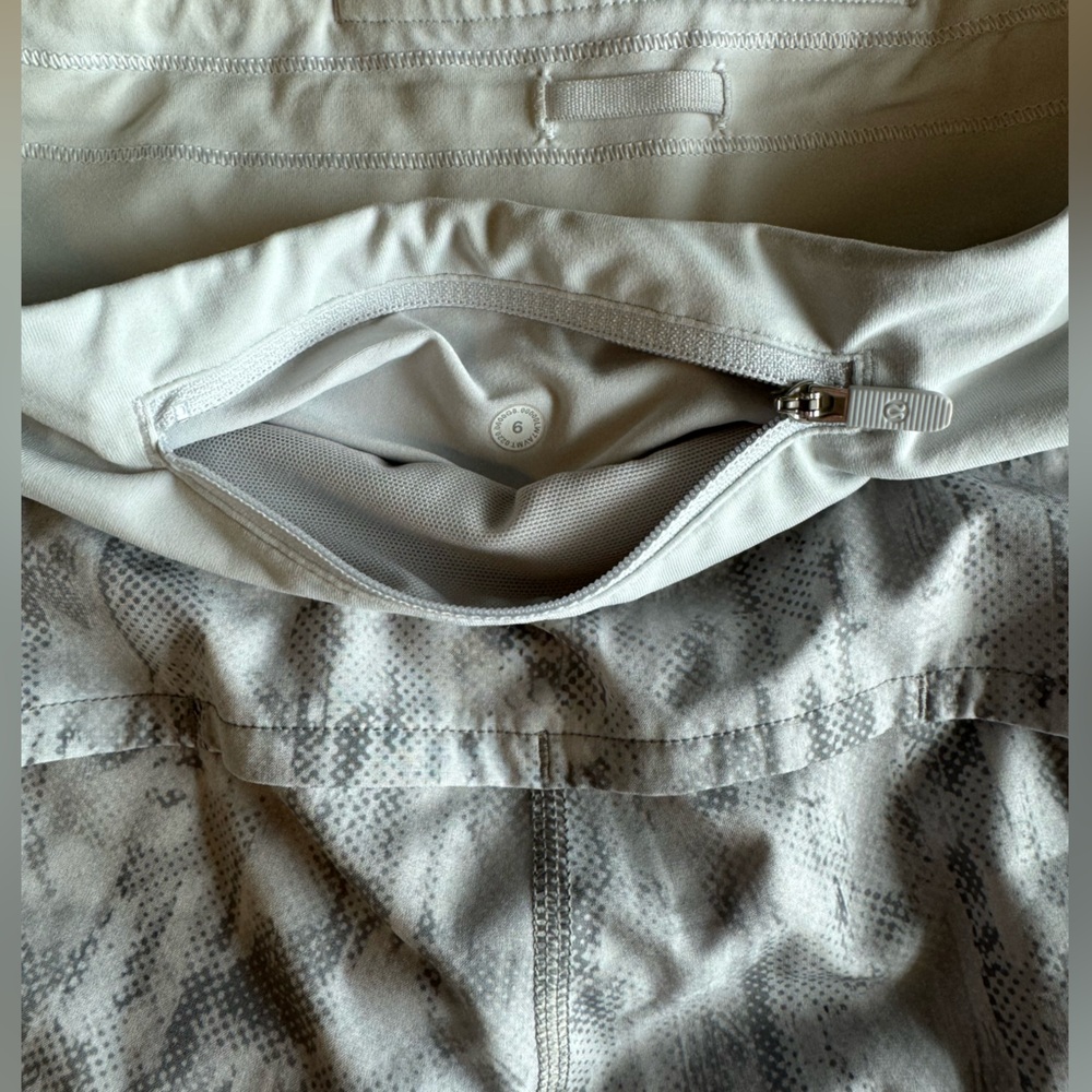Light Gray Patterned Lululemon Speed Up Shorts - image 4